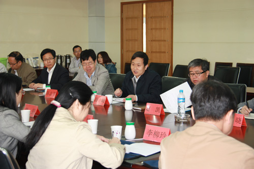广西壮族自治区考察组来我校调研绩效工资实施情况